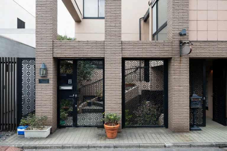 modern-japanese-house-entrance