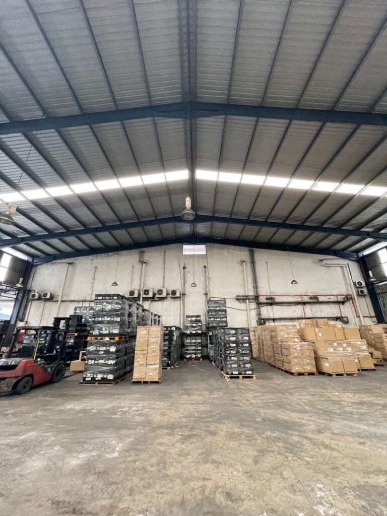 Seksyen 32 warehouse
